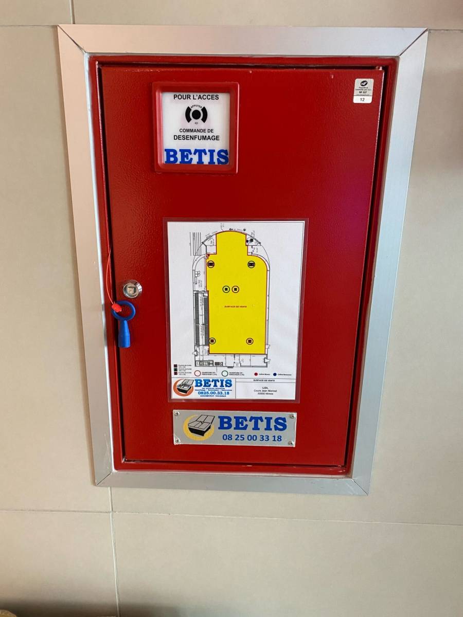 Asservissement bizone sur 6 exutoire et 1 monozone en cage d'escalier